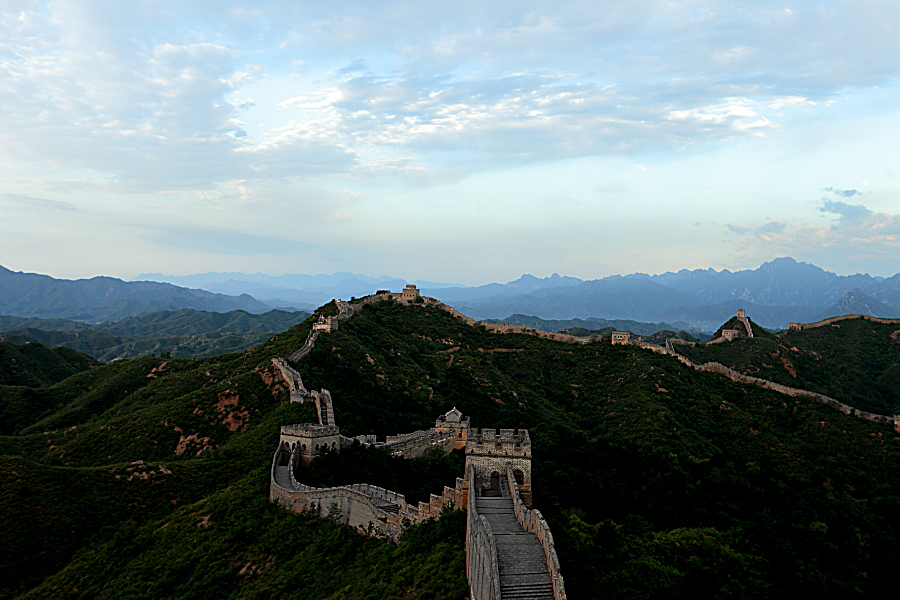 Jinshanling, located in the mountainous area in Luanping County, 125 km northeast of Beijing, is a section of the Great Wall.