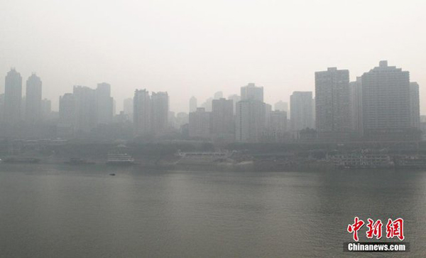 Heavy smog and fog hit Chongqing, on Dec. 4, 2013.