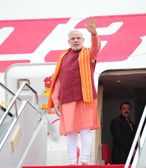 Indian Prime Minister Narendra Modi arrives in Xi'an, capital of northwest China's Shaanxi Province, May 14, 2015. Modi arrived here Thursday for an official visit to China. [Photo/Xinhua]